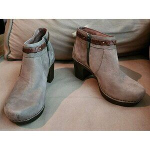 DANSKO Dabney Taupe Nubuck Leather Tassel Ankle Boots Womens Size EU 38 / US 8